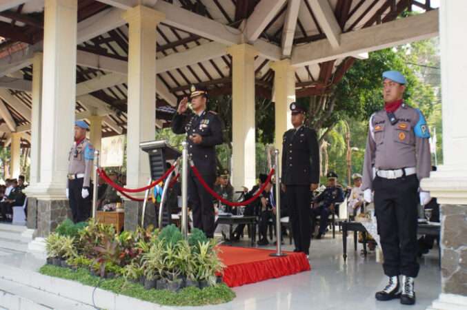 Kapolresta Sidoarjo Inspektur Upacara Hari Bhayangkara Ke-77 