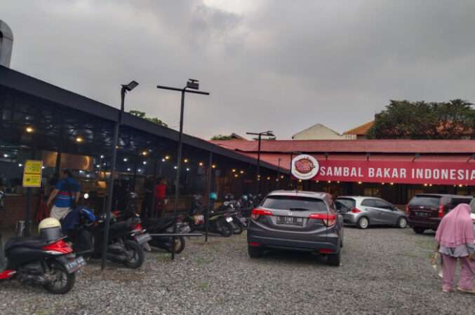 Resto Sambal Bakar Indonesia, Sidoarjo di Jalan Raya Ponti.