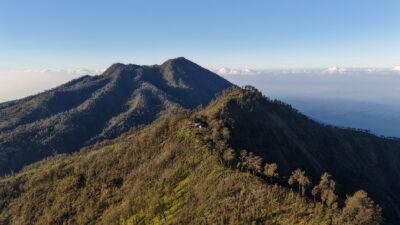 Menyingkap Pesona Tersembunyi Gunung Kawinajang, Surga Para Pendaki Sejati dengan Trek yang Memukau