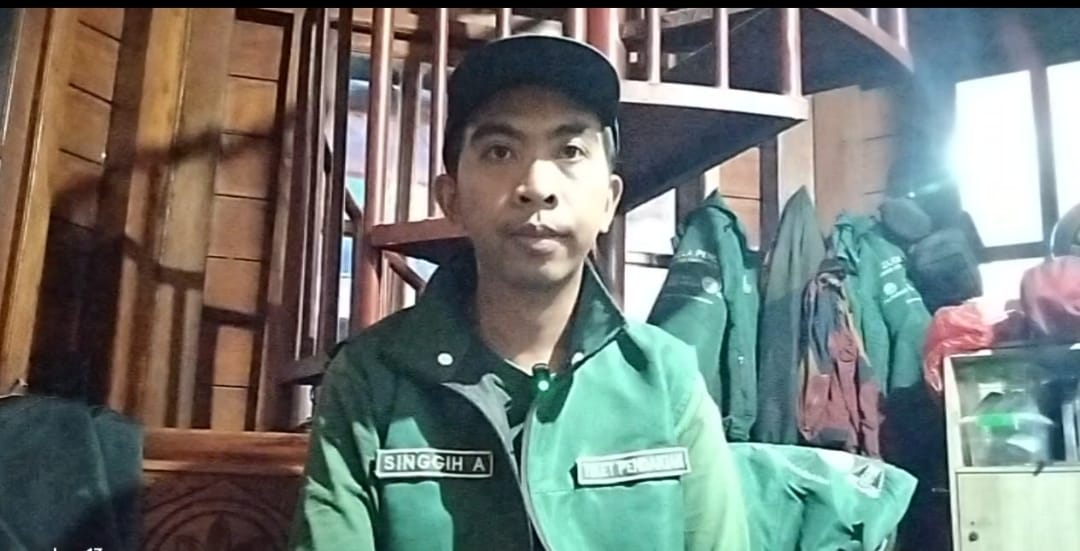 Singgeh Akbar, dari tim tiket Pendakian Panderman